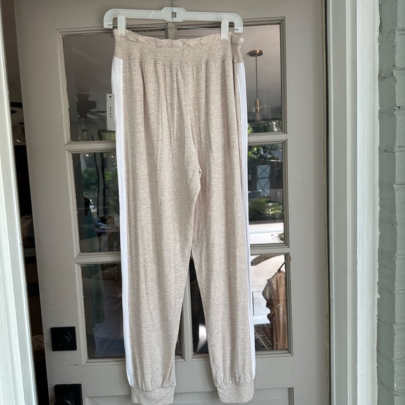 DKNY Pajamas- Super Soft and comfy, size medium - Picture 3 of 9